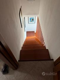 Sala interna in legno per accesso in mansarda o so