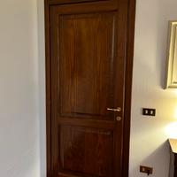 Porta in legno di noce