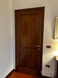 Porta in legno di noce