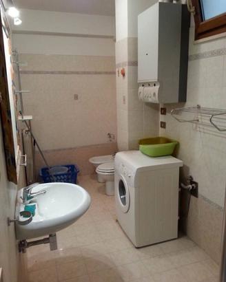 Civitavecchia trilocale arredato con balcone