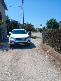 Hyundai santa fe. 