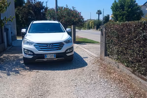 Hyundai santa fe. 