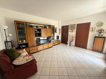 4 LOCALI A GASSINO TORINESE