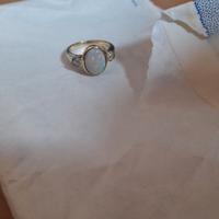 Anello con opale aust