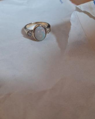 Anello con opale aust