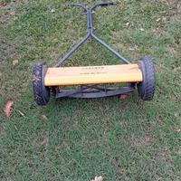 Tagliaerba a spinta manuale