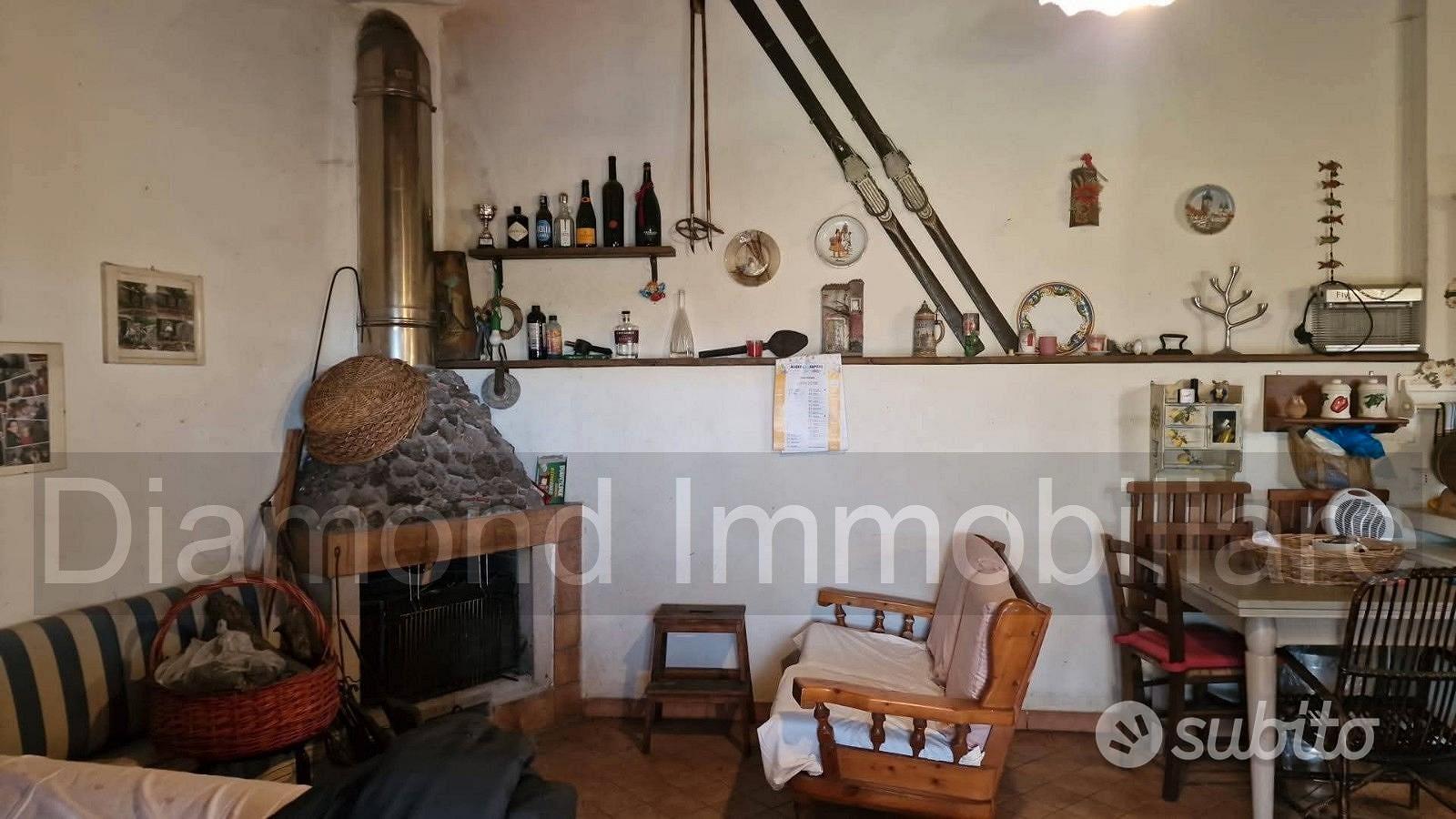 Casa di campagna con terreno a Rovittello - Vista 4