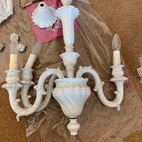 Lampadario bianco in ceramica di capodimonte