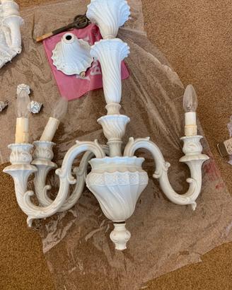 Lampadario bianco in ceramica di capodimonte