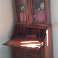 Mobile antico con scrittoio integrato