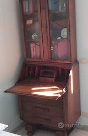 Mobile antico con scrittoio integrato