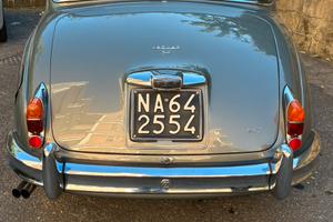 Jaguar mk2 3,4      Esamino eventuale  permuta