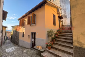 Terratetto Coreglia Antelminelli [UM270MGVRG]