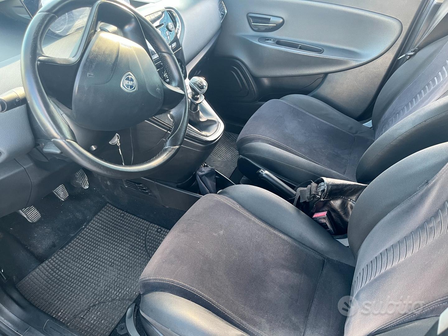 Lancia Ypsilon 2013 photo 2