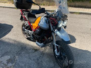 Moto Guzzi V85TT Evocative grafics 2024