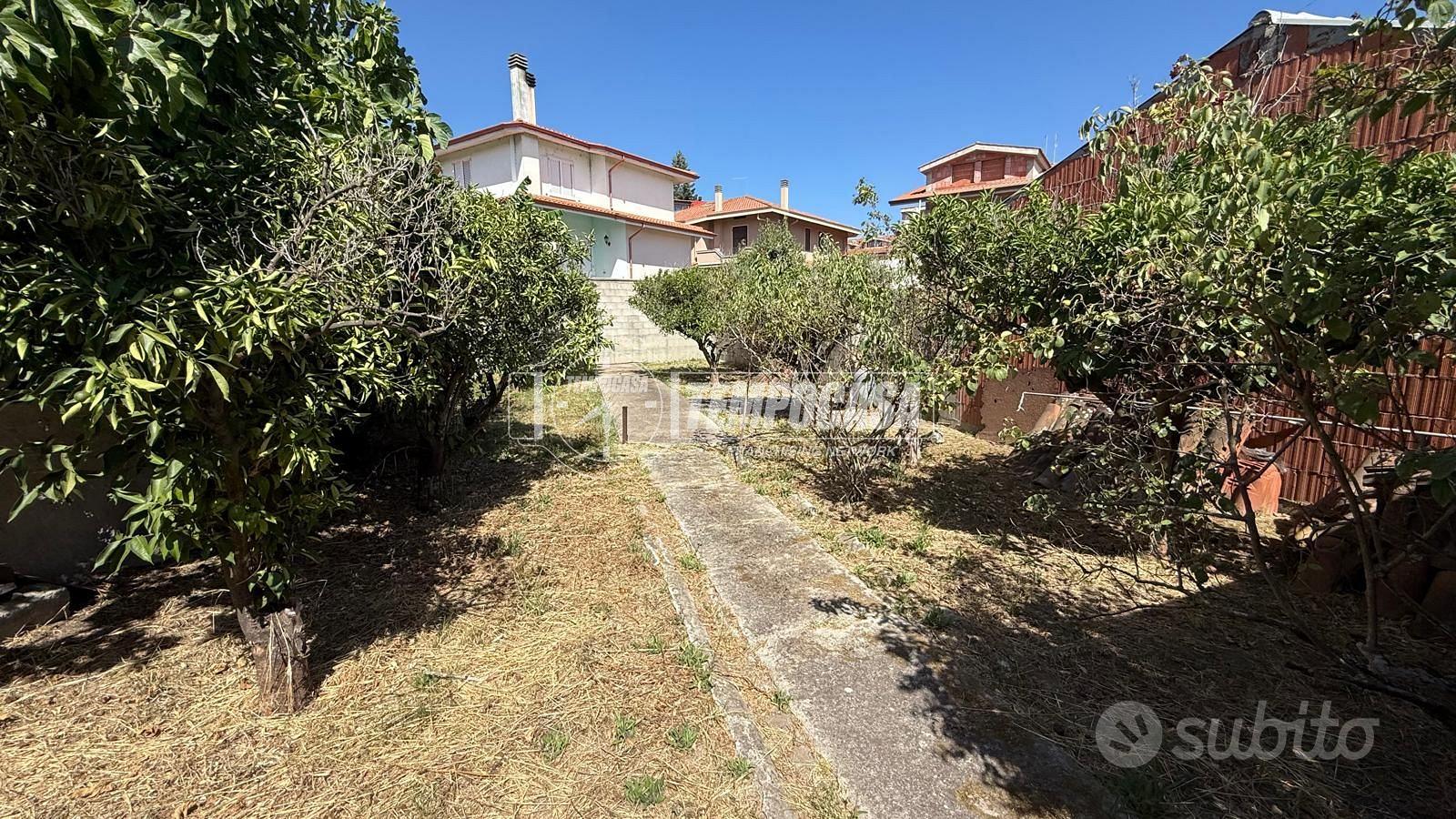 SOLUZIONE SEMI INDIPENDENTE CON GIARDINO E TERREN - Vista 4