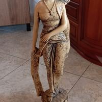 Statua in materiale simile ad avorio