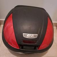 Bauletto moto-scooter GIVI

con poggiaschiena