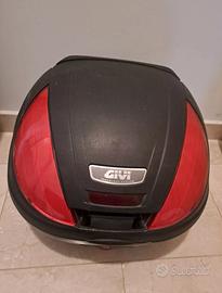 Bauletto moto-scooter GIVI

con poggiaschiena