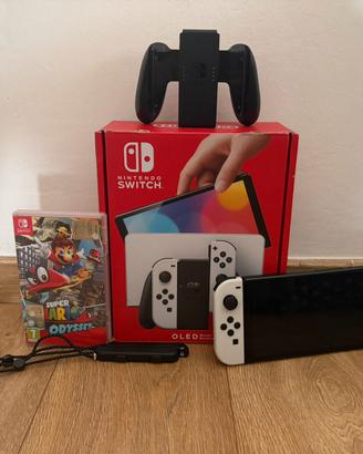 Nintendo switch oled con gioco incluso