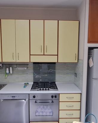 Cucina in legno artigianale.