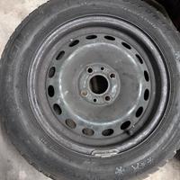 4 gomme invernali  punto con cerchio in ferro