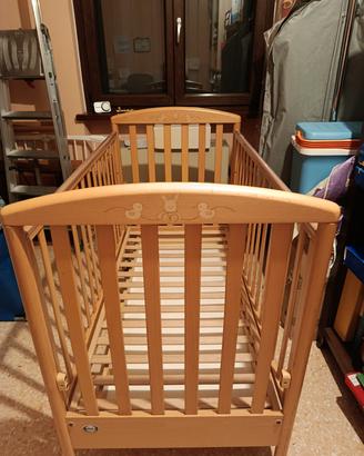 lettino in legno con spondine