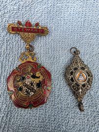 DUE OGGETTI MASSONICI