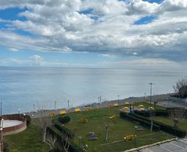 Appartamento sul mare in vendita