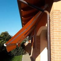 Tenda da sole arancione Tenditalia per balcone