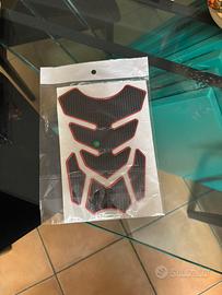 Paraserbatoio moto rosso/nero