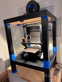 Stampante 3D Ender 3 v2  con alloggi e modifiche