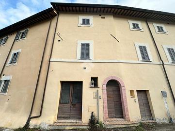 CASA SEMINDIPENDENTE A FOLIGNO