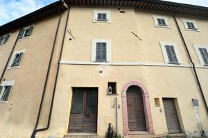 CASA SEMINDIPENDENTE A FOLIGNO