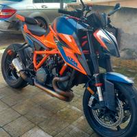 KTM 1290 SuperDuke R 