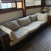 Divano tre posti -Divano senza schienale- tavolino