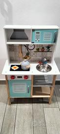 Cucina giocattolo in legno 