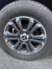 Cerchi e gomme M+S  in lega da 18 Mitsubishi L200
