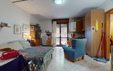 MONOLOCALE CON TERRAZZA DI 40 METRI QUADRI IN VIA