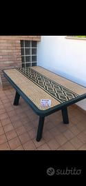 Tavolo molto resistente