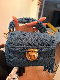 Borsa tracolla color bluette fatta a mano