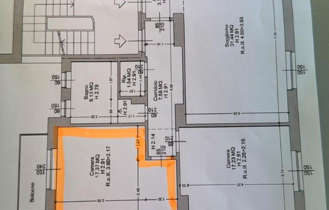 Stanza singola con balcone privato e bagno