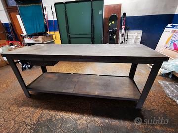 Tavolo da lavoro in legno