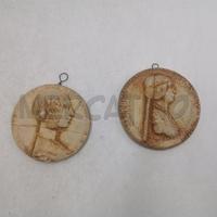 MEDAGLIE PZ. 2 I GESSO VISO DONNA IN RILIEVO CELLA