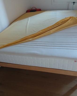 letto matrimoniale con materasso 