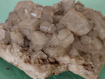 calcite. minerale da collezione. misure in foto 