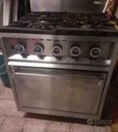 cucina 4 fuochi professionale 