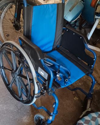 Sedia a rotelle pieghevole