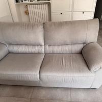 Divano grigio perla fisso in tessuto