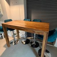 Tavolo alto in legno massiccio + 4 sgabelli